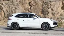 White 2018 Porsche Cayenne Spy Pics