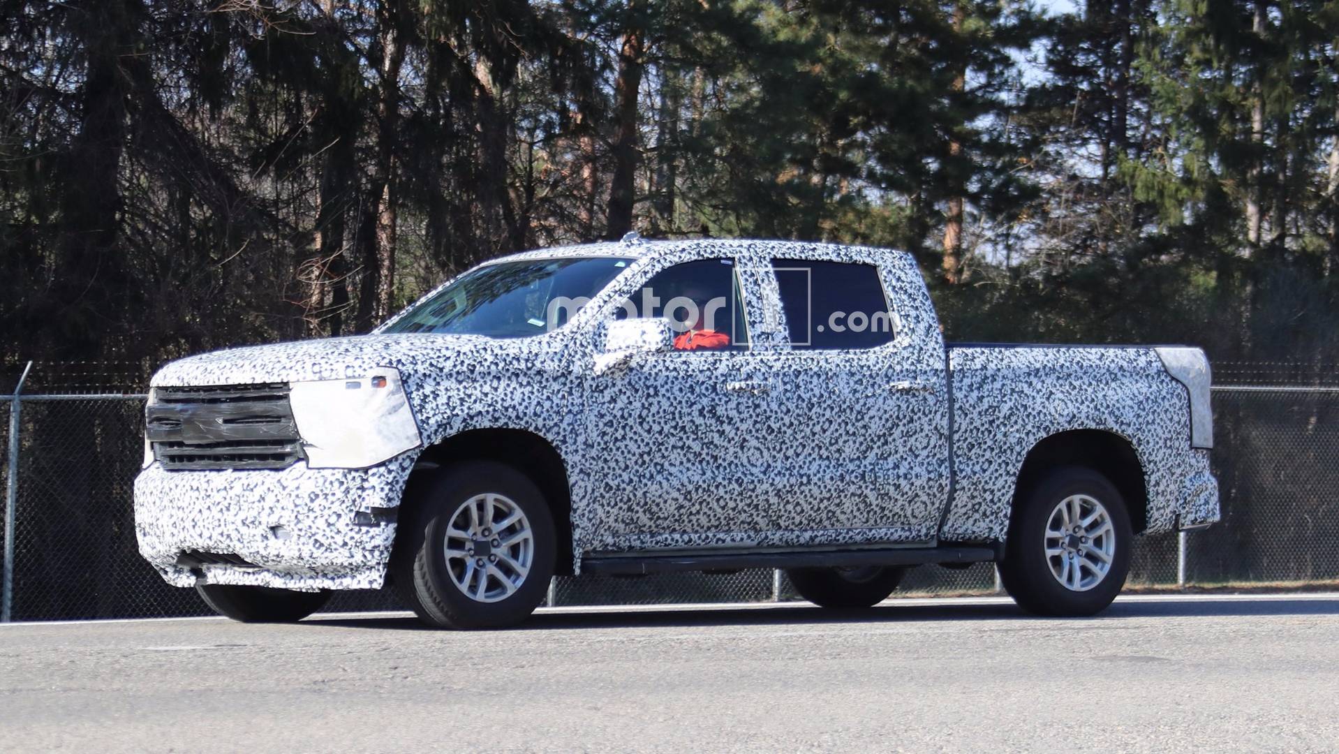 2019 chevrolet silverado pickup spied showing some curves