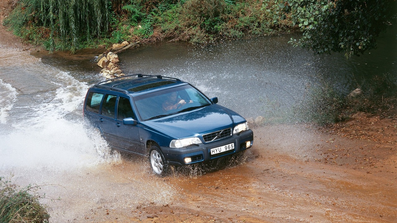 volvo-xc70.jpg