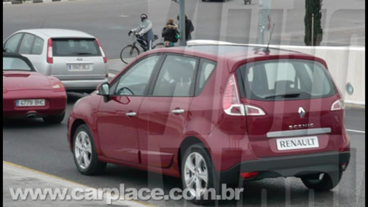 Nova Renault Scénic 2010 é flagrada sem disfarce - Visual é inspirado no Mégane