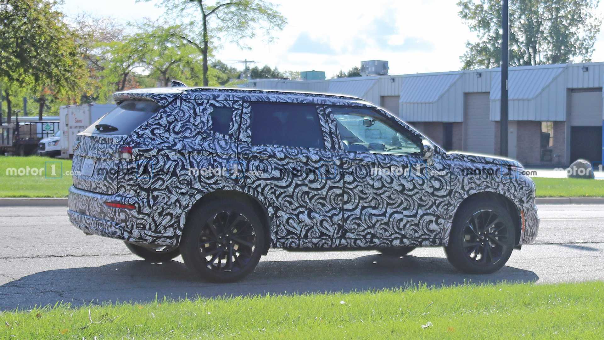 https://cdn.motor1.com/images/mgl/67woX/s1/2021-mitsubishi-outlander.jpg 2021-mitsubishi-outlander