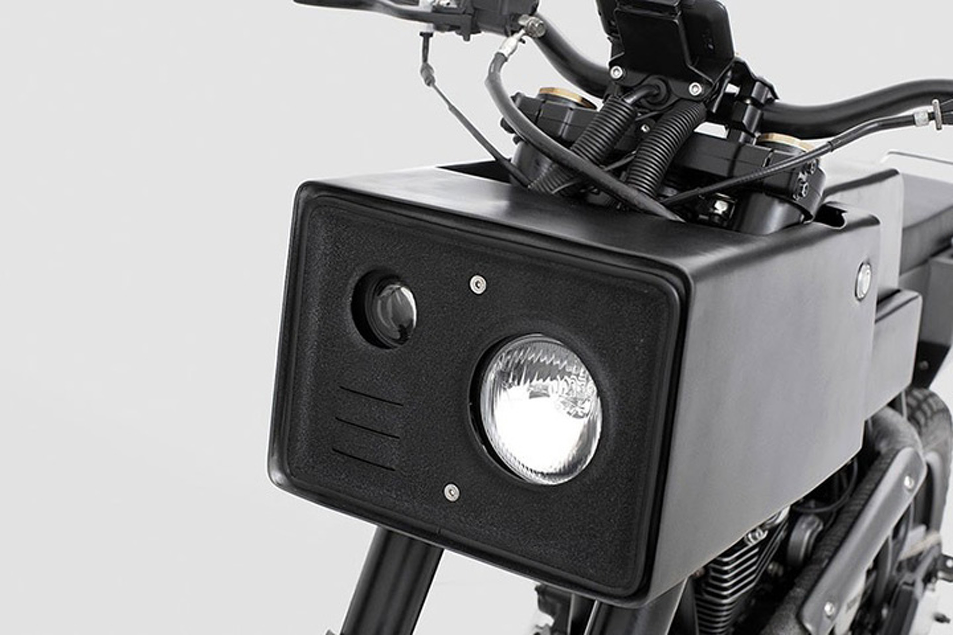 The Thrive MC T 500 Cross Is Square, Bare, and Artfully Awesome