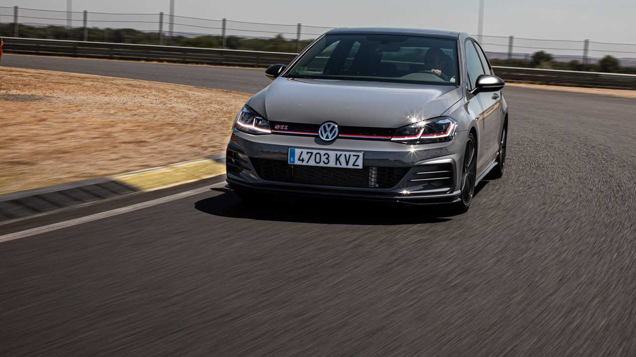 Prueba Porsche 718 Boxster T 2019 vs. VW Golf GTI TCR