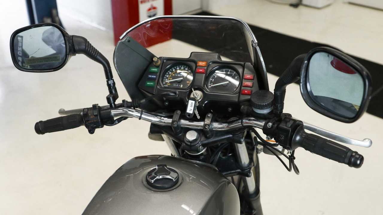 Ducati Pantah 600TL 1985 - Vista lateral de la cabina