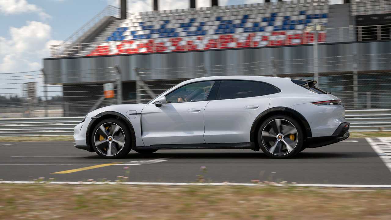 Porsche Taycan Cross Turismo на «Игоре Драйв»