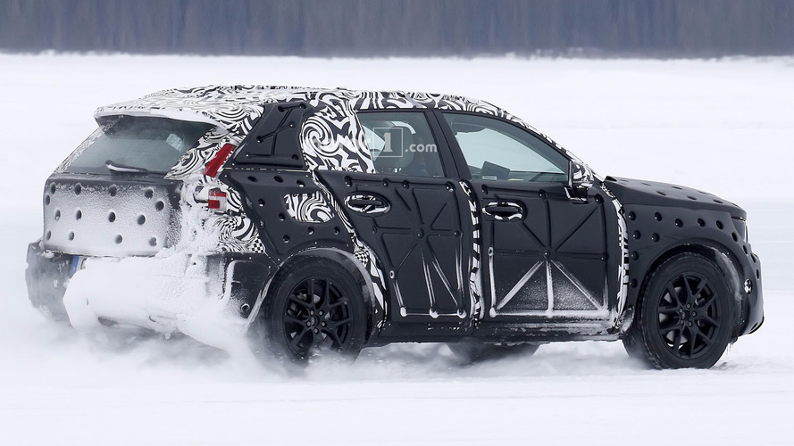 2018 Volvo XC40 spy photo