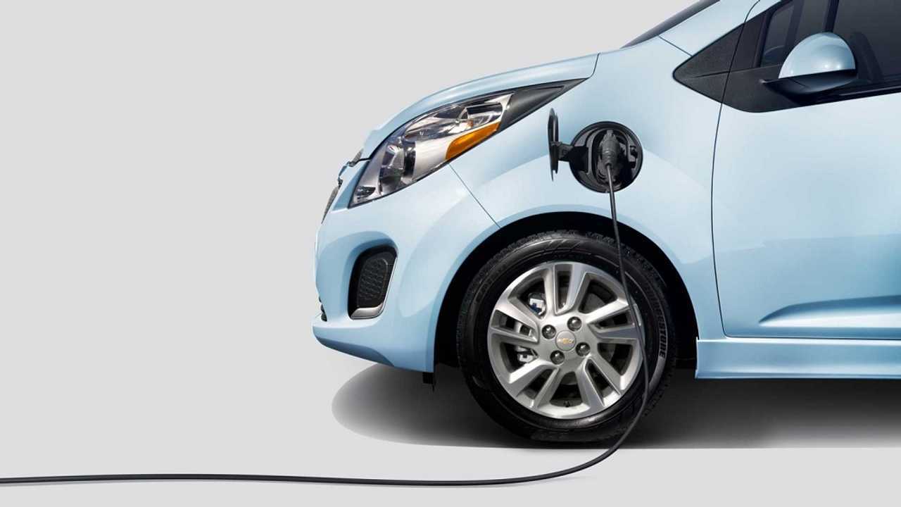 Plug In Subcompact Comparison Chevrolet Spark Ev Vs Fiat 500e The Spark Will Offer New Sae Standard In Fast Charging Fiat 500e Offers