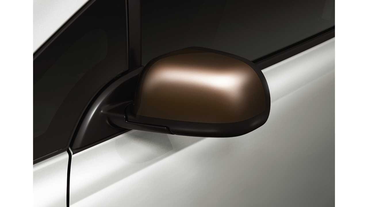 Nissan LEAF Bronze color door mirror