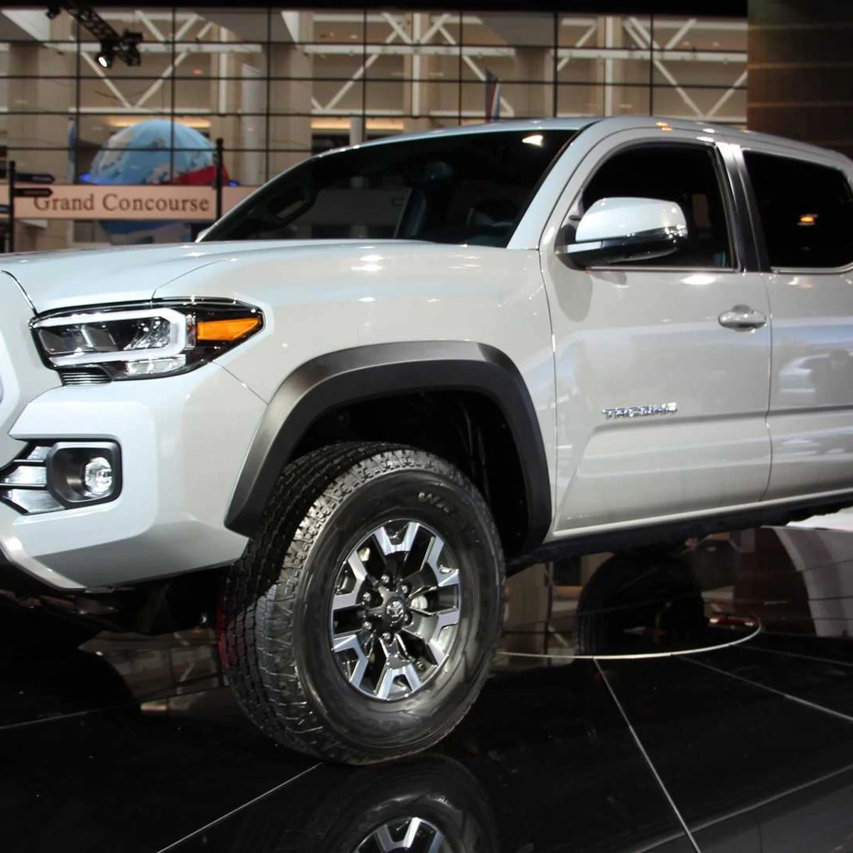 2020 Toyota Tacoma Shows Off Subtle Facelift In Chicago Update 2020 Toyota Tacoma Shows Off Subtle Facelift In Chicago Update