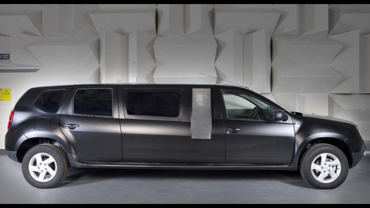 Estudantes transformam Dacia Duster em limousine