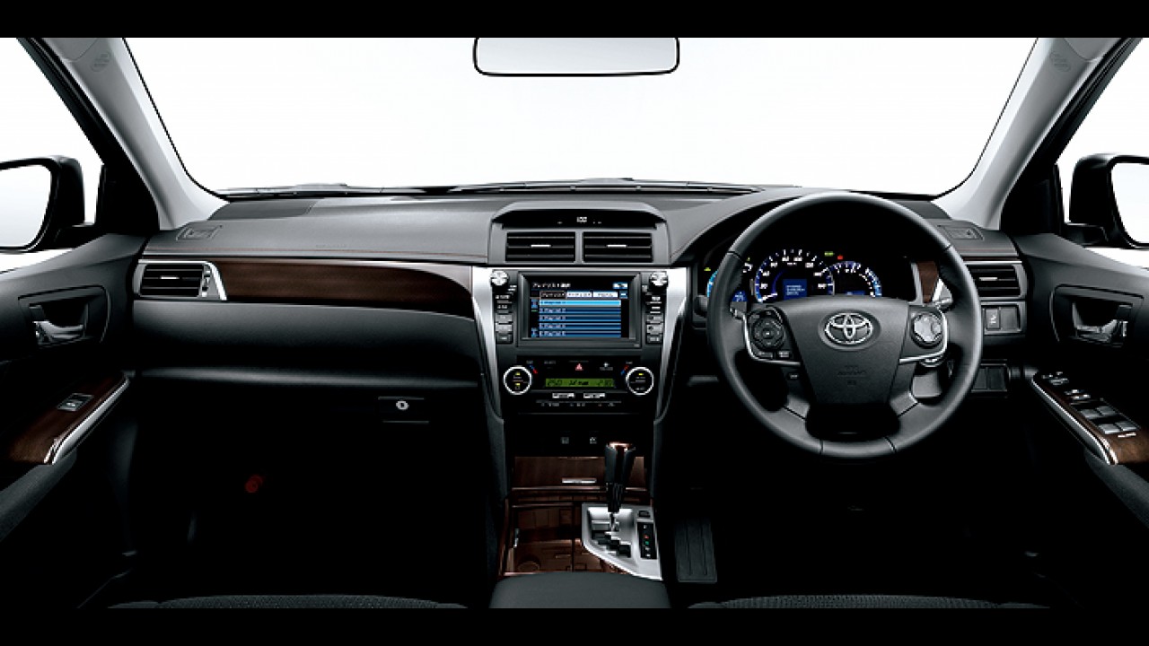 Toyota apresenta oficialmente versão japonesa do Novo Camry 2012 - Veja fotos