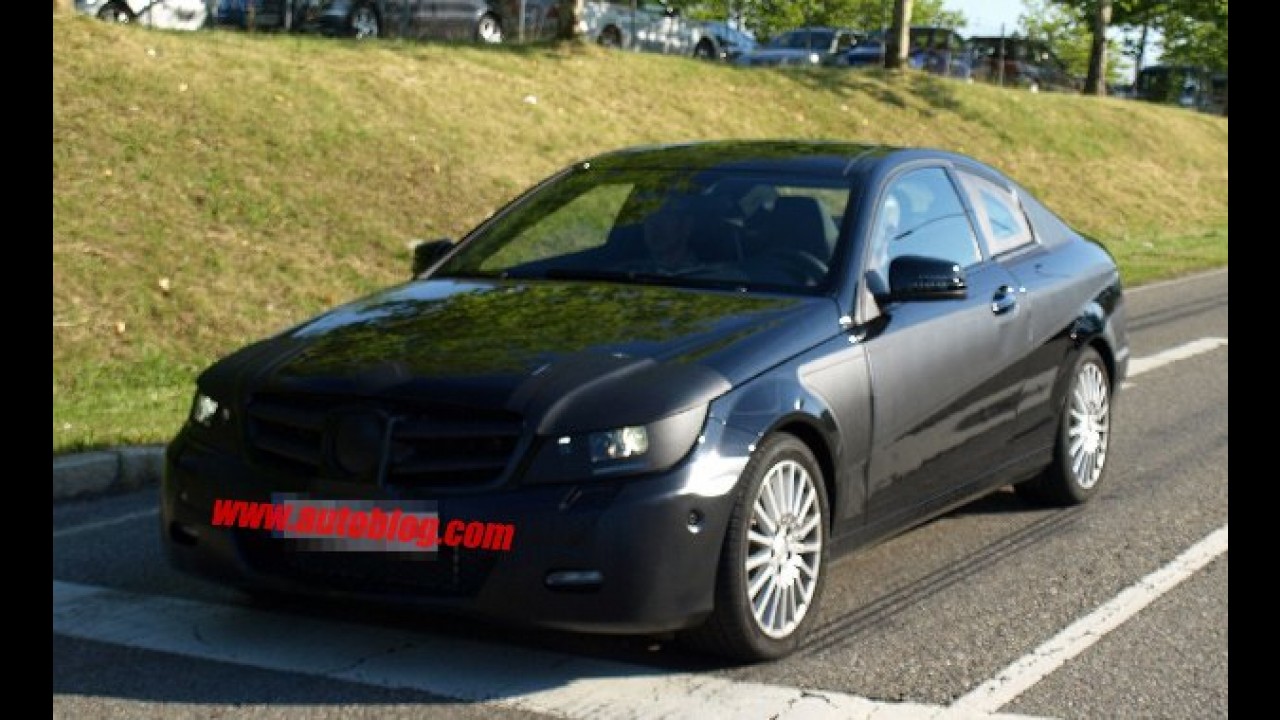 Mercedes Classe C Coupé? Fotos comprovam que o carro está a caminho