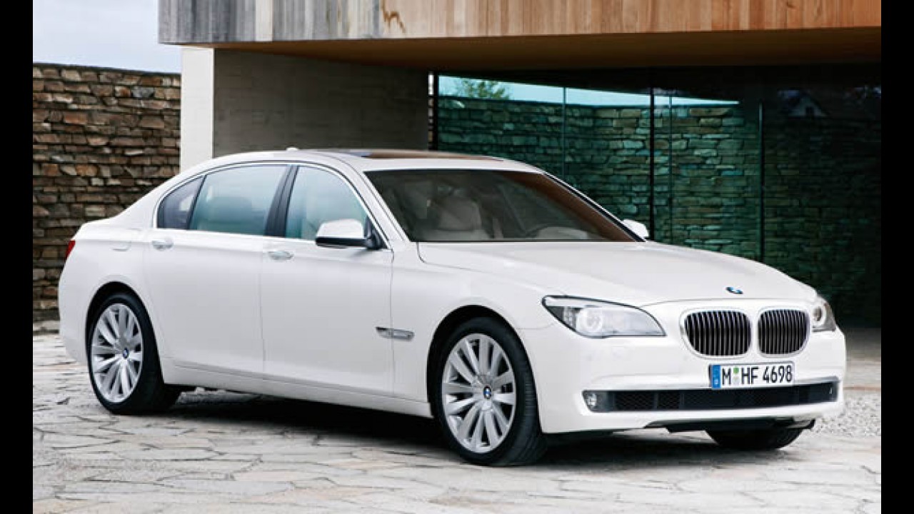 Briga de luxo: BMW passa 1 milhão de unidades em 2010 e Mercedes cresceu em outubro