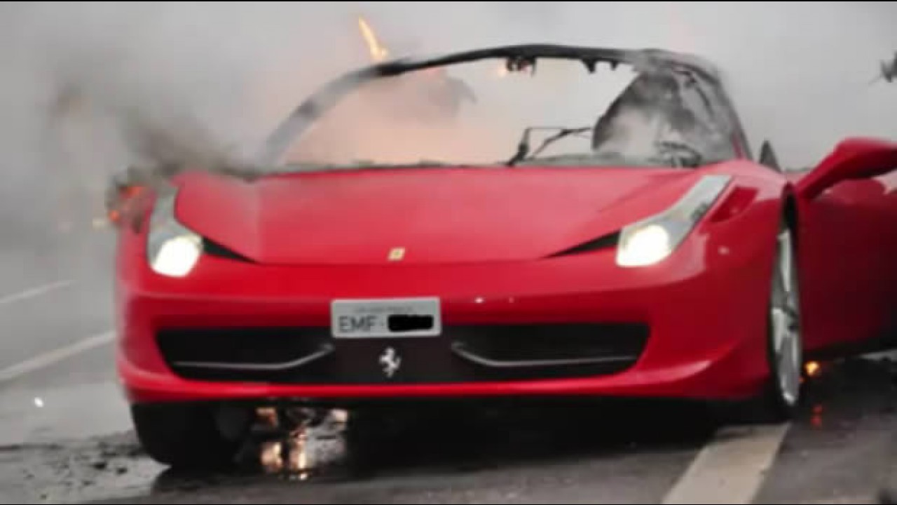 Ferrari 458 Italia de R$ 1,5 milhão pega fogo em São Paulo