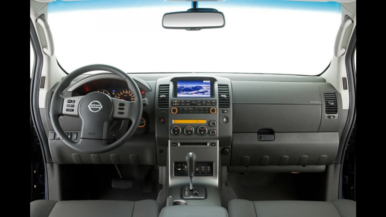 Nissan Frontier 2011 ganha leve reestilização e traz novidades na gama de motores