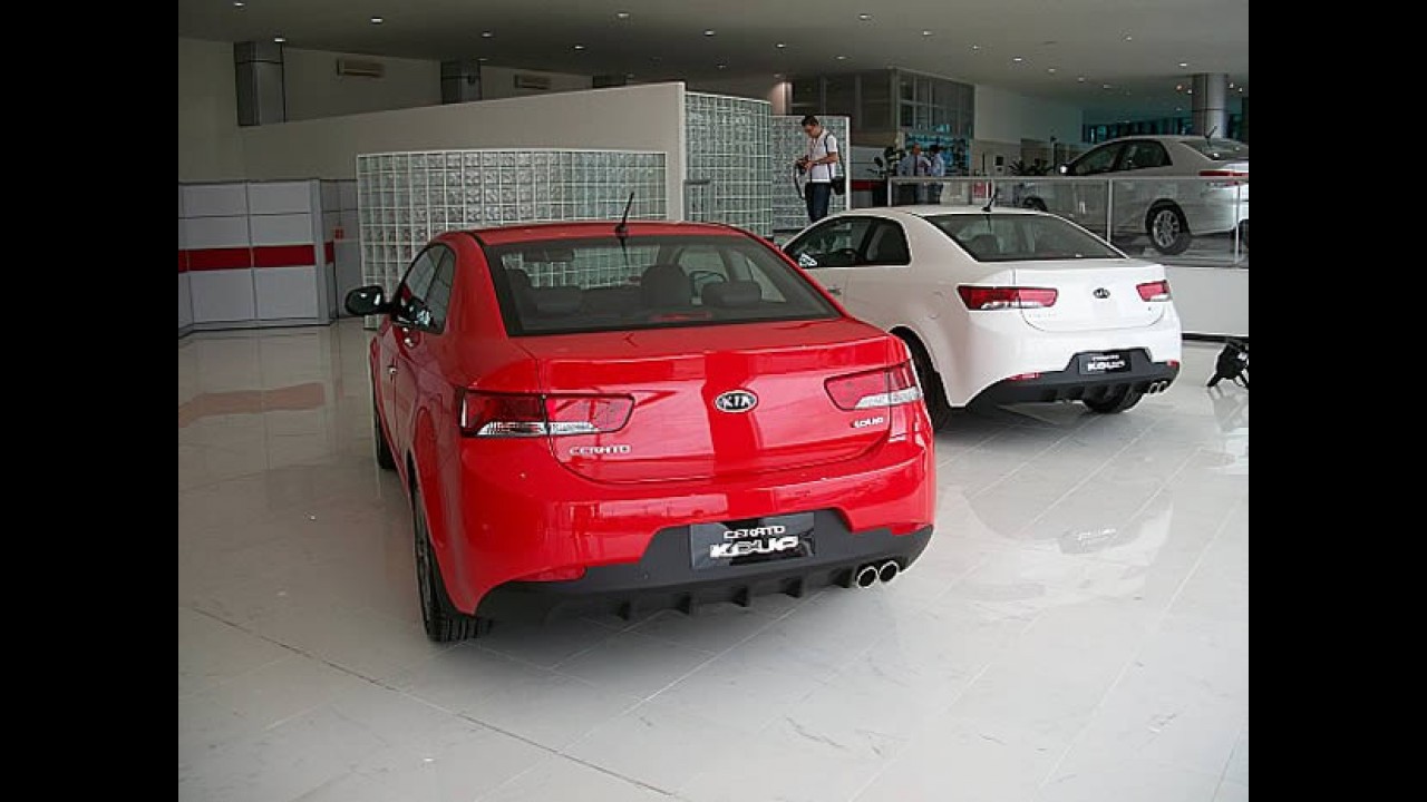 Kia Cerato Koup chega oficialmente ao Brasil por R$ 79.900