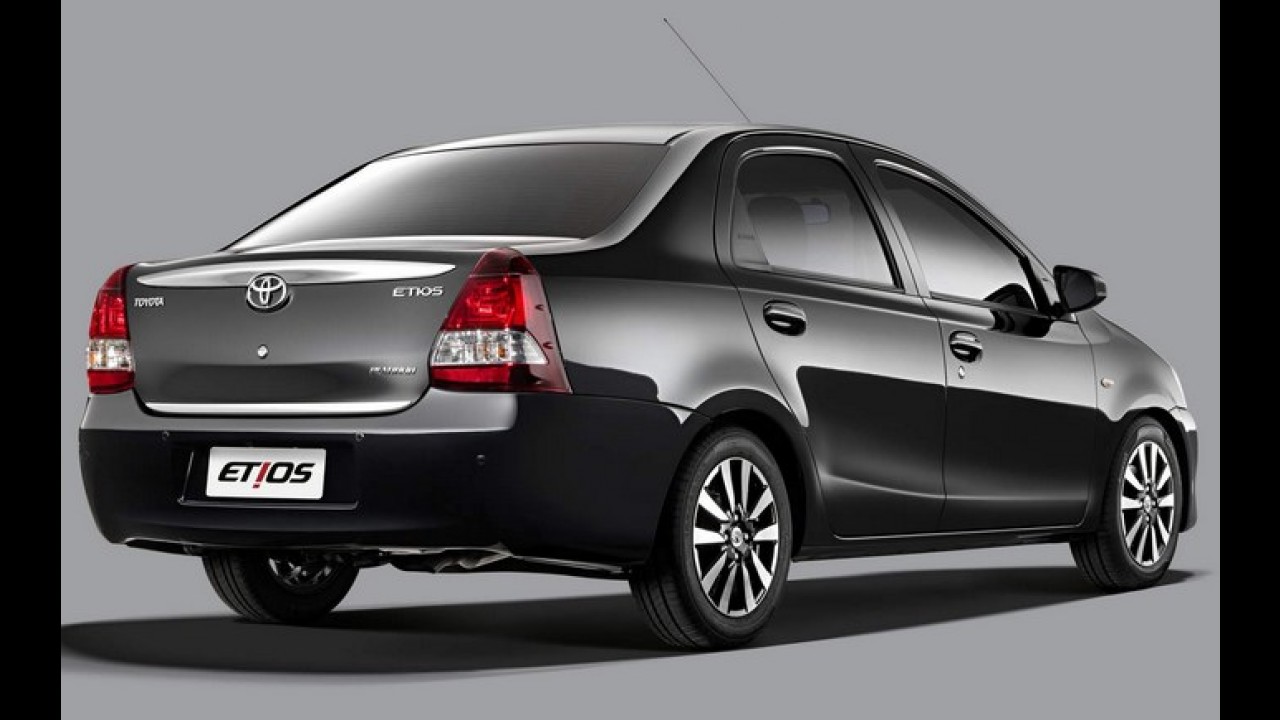 Toyota Etios ganha edição Platinum nas versões hatch e sedã
