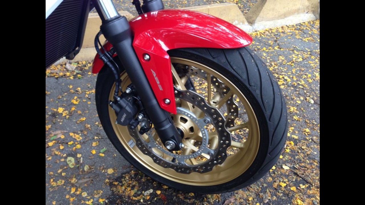 Garagem MOTO #2: Honda CB 650F chama atenção na cidade, mas prefere a estrada