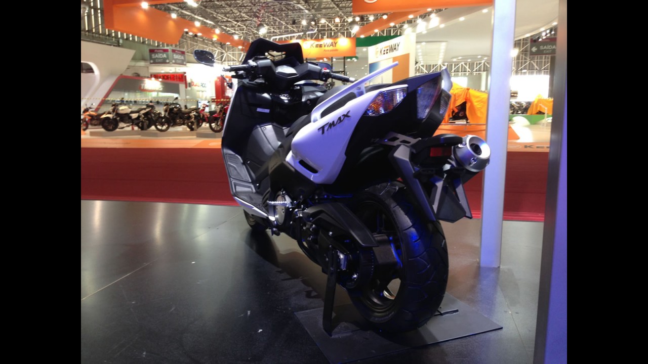 BMW C600 Sport e Yamaha T-Max 530 travarão briga de maxiscooters em 2014