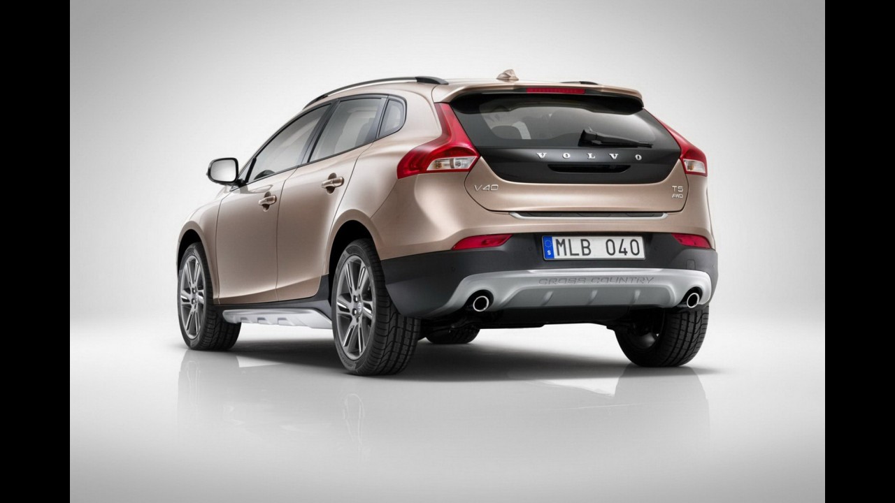Volvo V40 Cross Country aparece em primeiras imagens oficiais antes de Paris