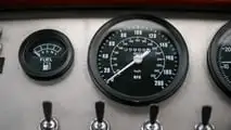 Mini pick-up modificado con Ford V8