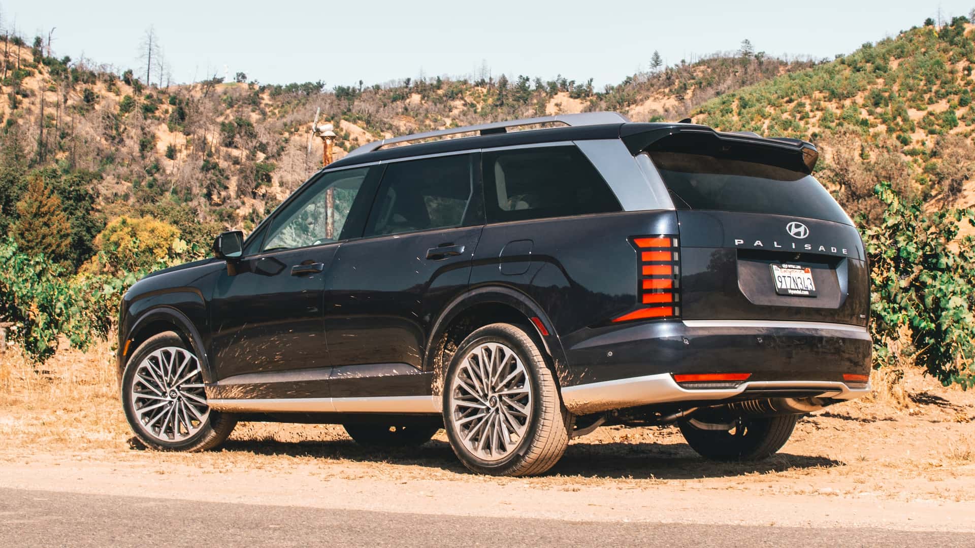https://cdn.motor1.com/images/mgl/6Z4Mqb/s1/2026-hyundai-palisade-review.jpg