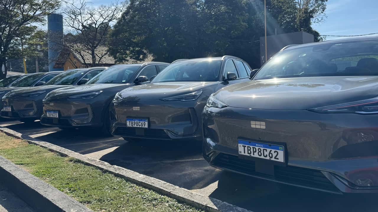 Geely EX5 chega ao Brasil contra BYD e preços partem de R$ 195.800