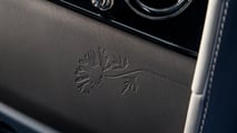 Badge Rolls-Royce Cullinan noir Daisy