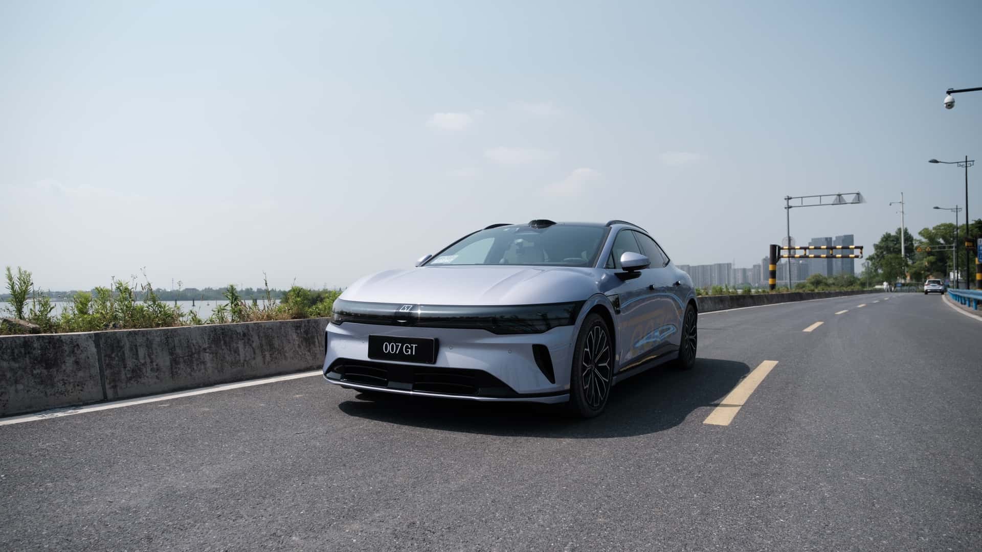 Zeekr 007 GT: The High-Performance Electric Purple Wagon You