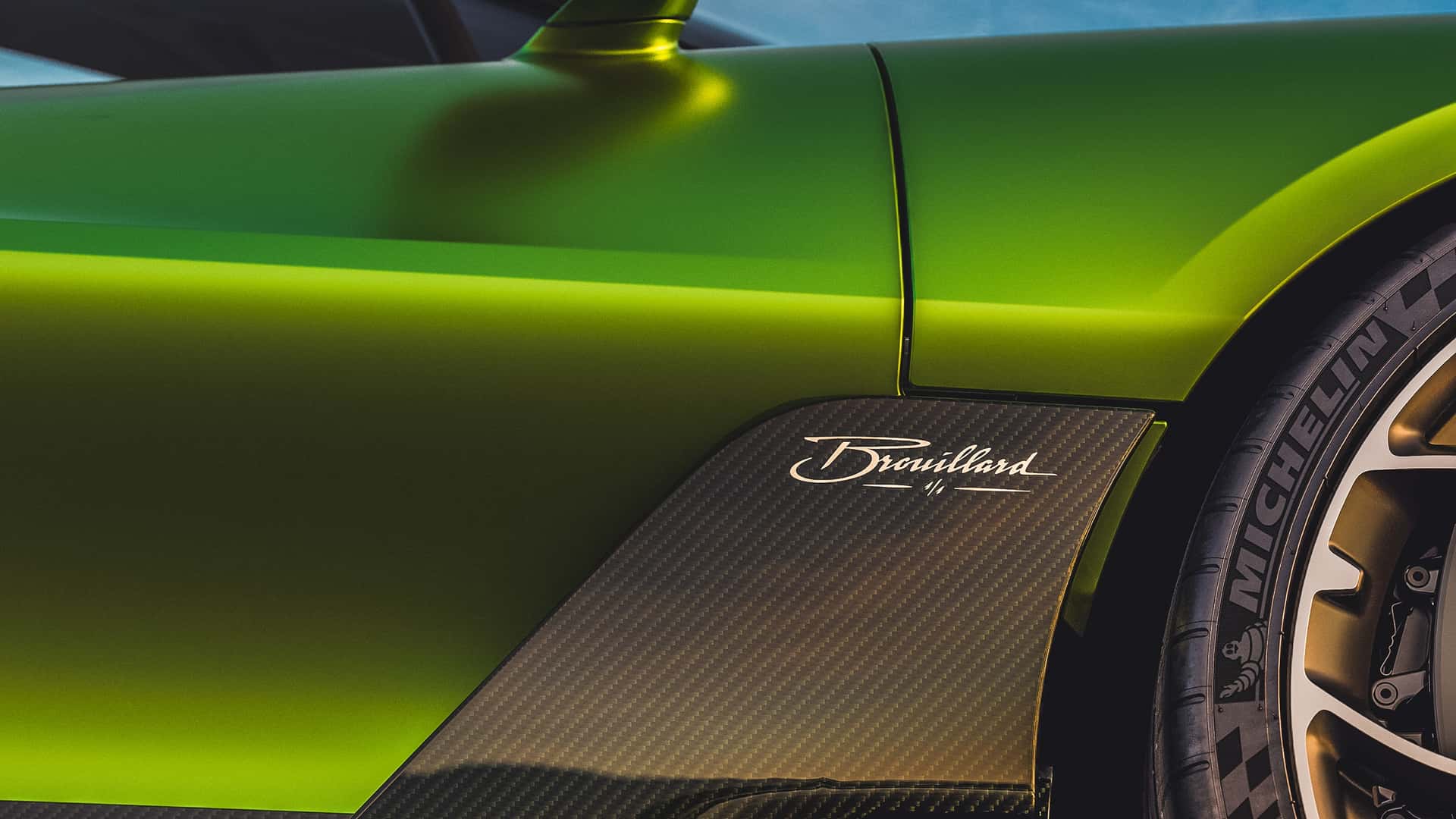 https://cdn.motor1.com/images/mgl/6Z4y1k/s1/bugatti-brouillard.jpg