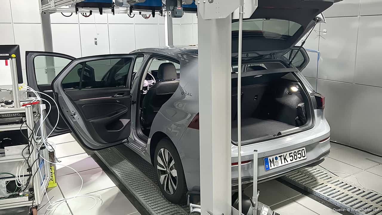 ADAC untersucht Schadstoffe in Neuwagen