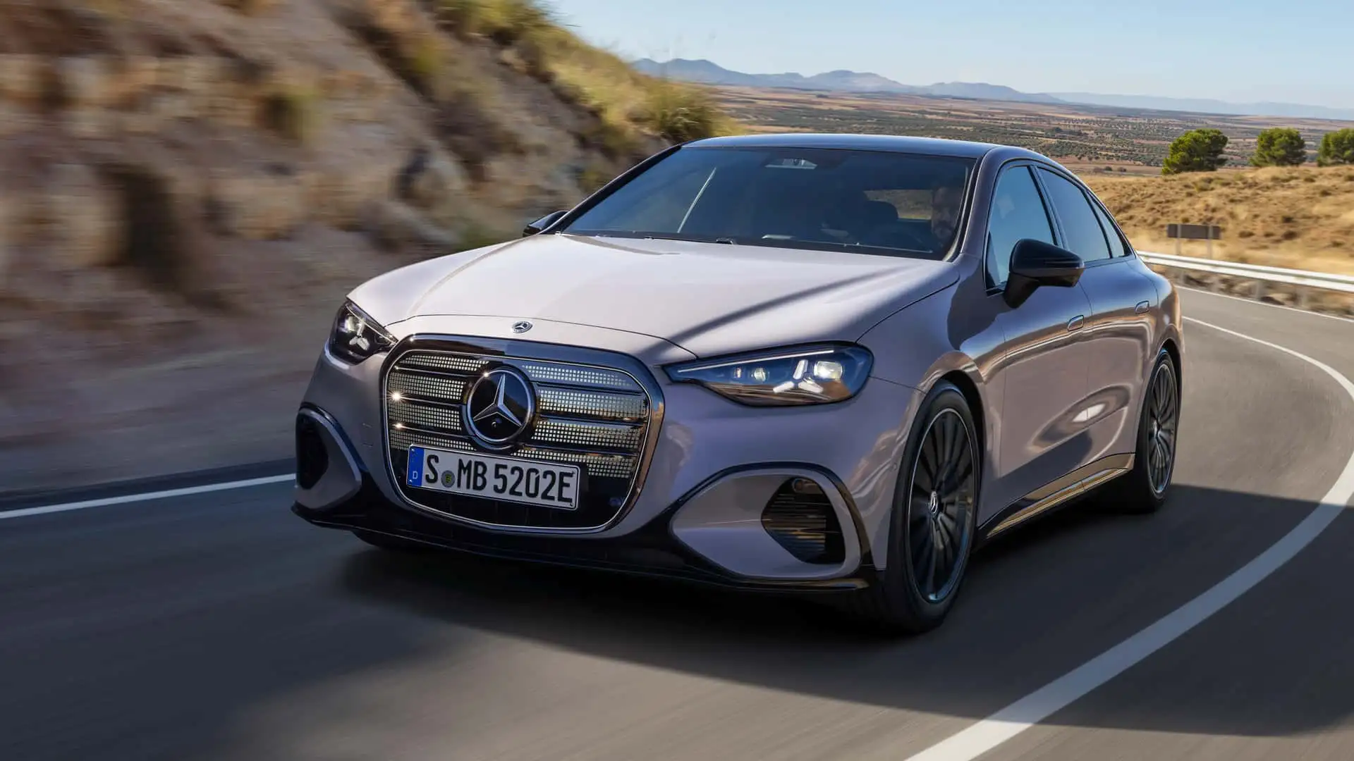 https://cdn.motor1.com/images/mgl/6Z8Ogr/s1/2027-mercedes-benz-c-class-ev.webp
