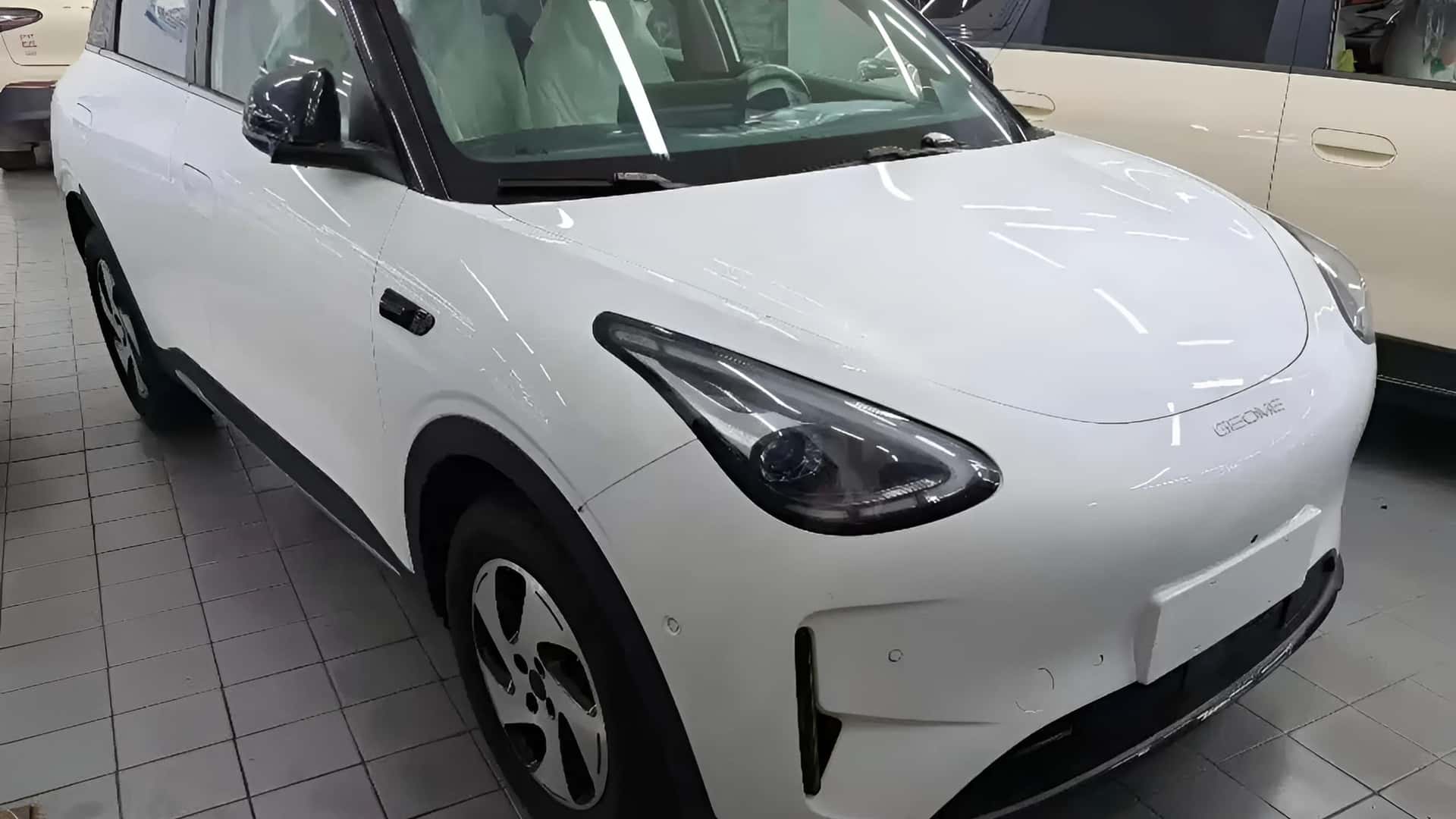 Geely EX2 terá novidades e até 460 km de alcance na China