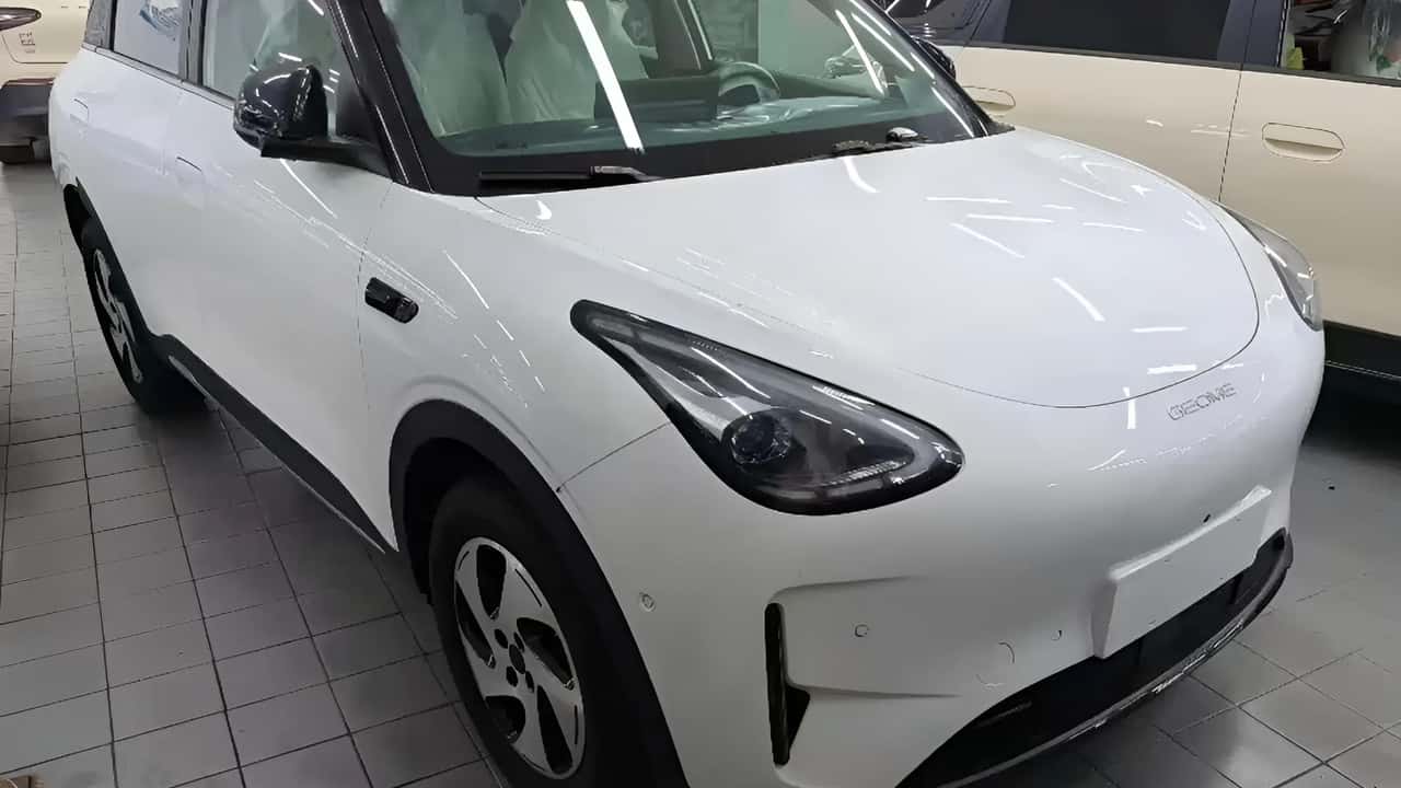 Geely EX2 terá novidades e até 460 km de alcance na China