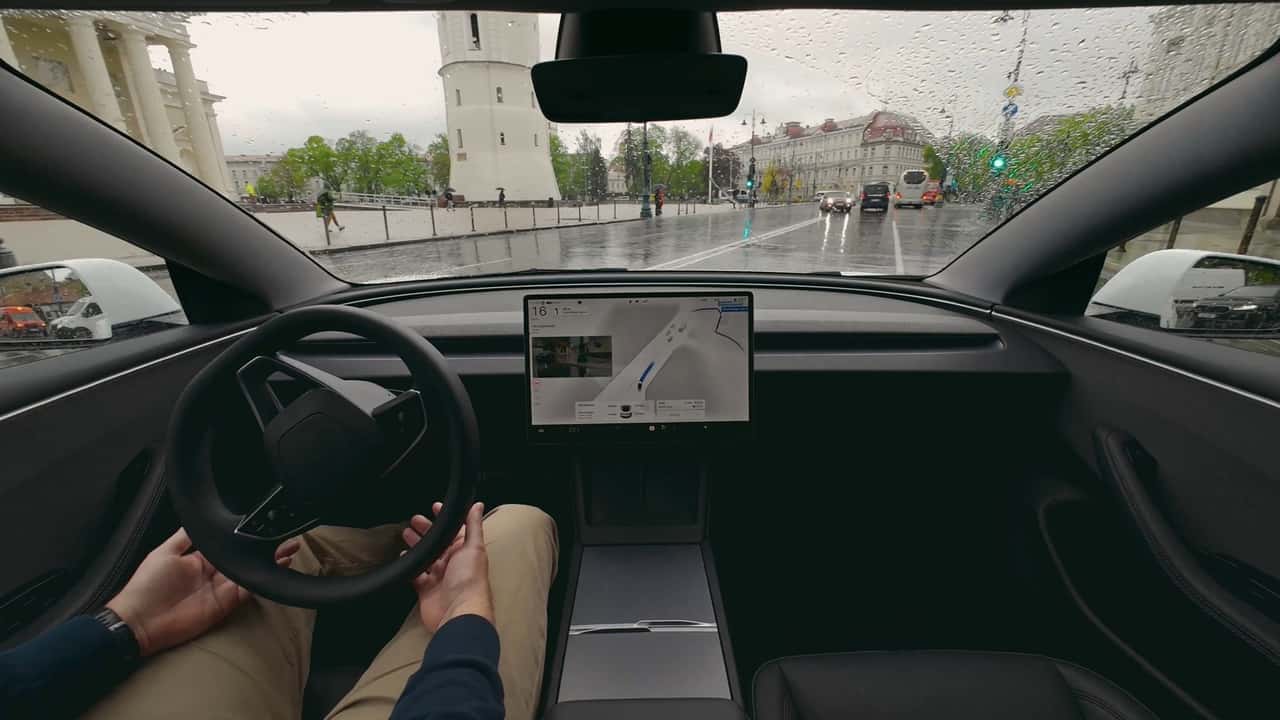 Tesla FSD Lituania
