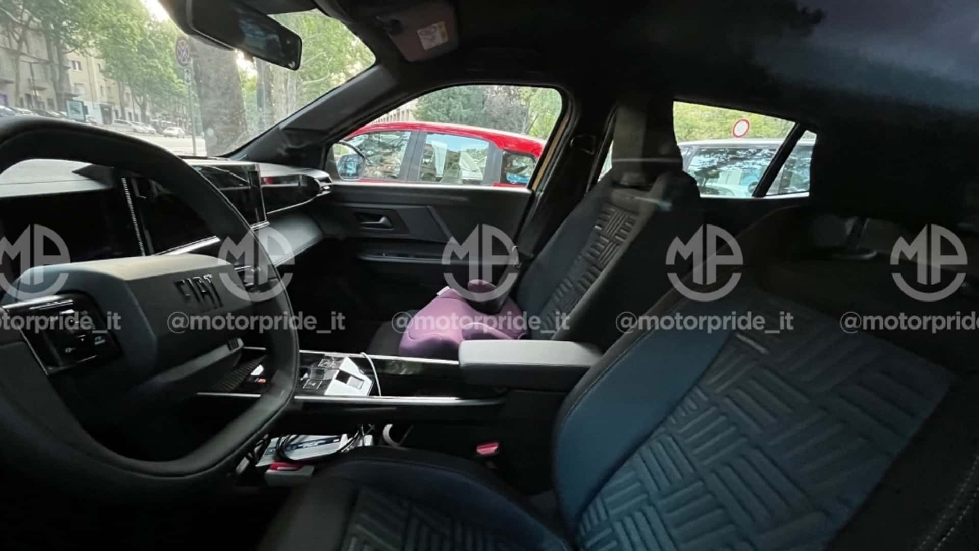 Fiat Grizzly'nin iç mekanı görüntülendi: Türkiye pazarını nasıl etkileyecek? kapak görseli