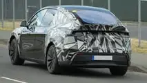 Tesla Model Y L, le foto spia al Nurburgring