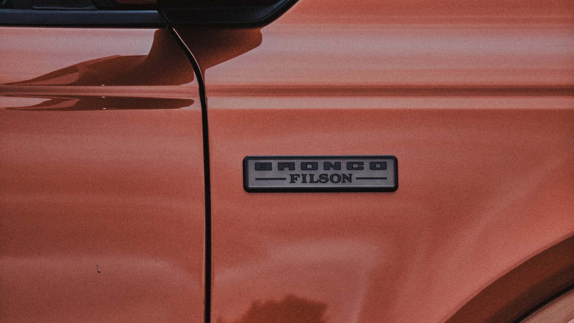 https://cdn.motor1.com/images/mgl/6Z8vKE/s1/2027-ford-bronco-filson-first-edition.jpg