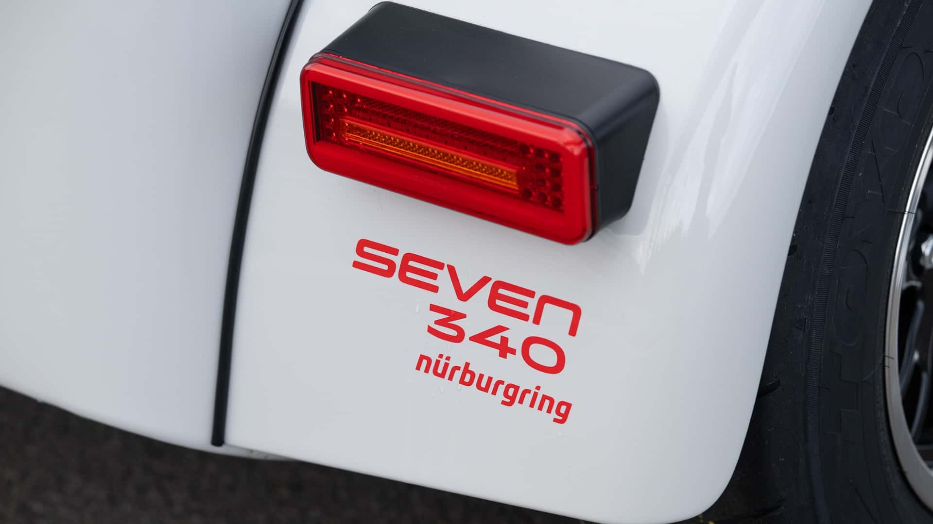 https://cdn.motor1.com/images/mgl/6Z8x1b/s1/caterham-seven-nurburgring-edition.jpg
