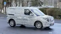Ford Transit Courier (2023) erste Erlkönigbilder