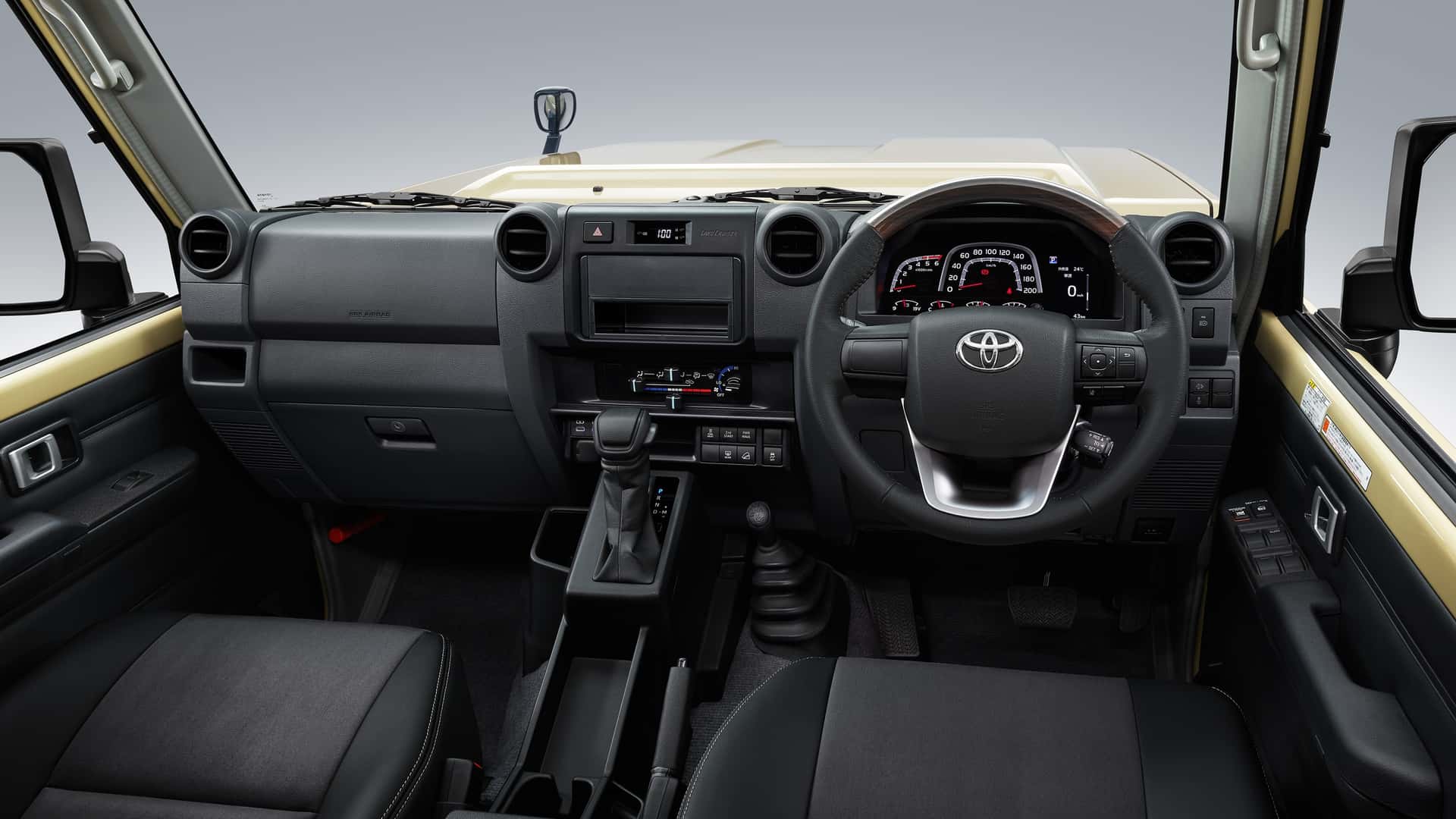 https://cdn.motor1.com/images/mgl/6ZN2ll/s1/2024-toyota-land-cruiser-70-series-jdm.jpg