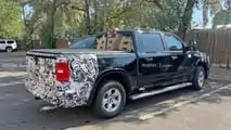 Foto spia con vista laterale del Ram 1500 Facelift