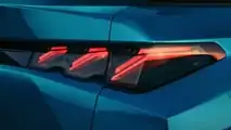 Immagini ufficiali della Peugeot E-3008 2024
