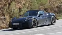 Porsche 718 Boxster elettrica, le foto spia coi fari di serie