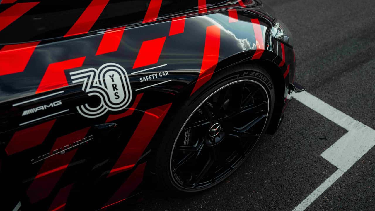Pirelli'den F1 Güvenlik Aracı'na özel yeni lastik!