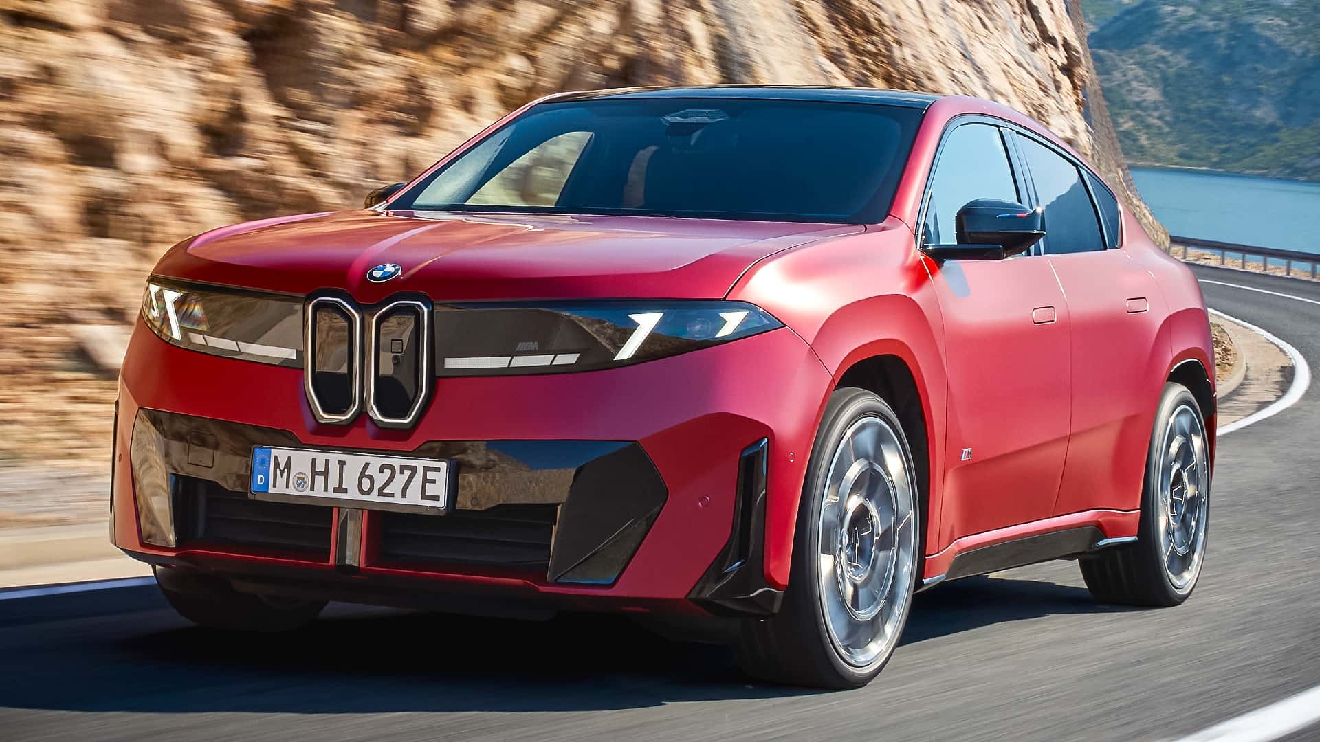 BMW iX4 Electric Crossover Offers Over 400 Miles of Range