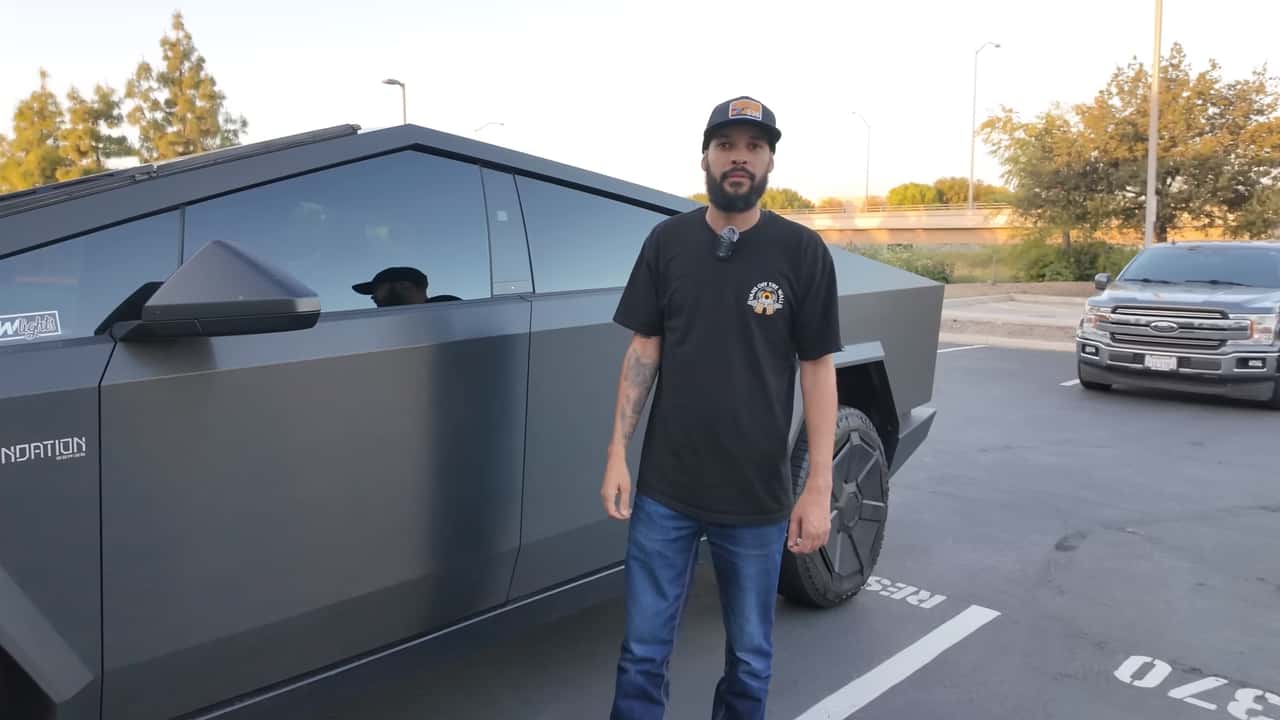Ford F-150 Lariat owner drives Tesla Cybertruck for the first time (Source: Butter_EV / YouTube)