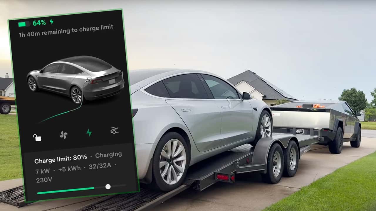 Tesla Cybertruck tows Model 3 while charging it (Source: Scottysize / YouTube)