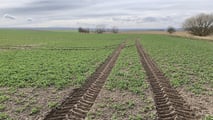 AXION TERRA TRAC il trattore ideale anche per la concimazione