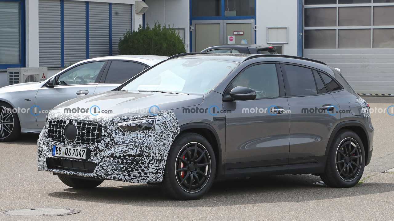 Mercedes-AMG GLA 45 casus fotoğrafları